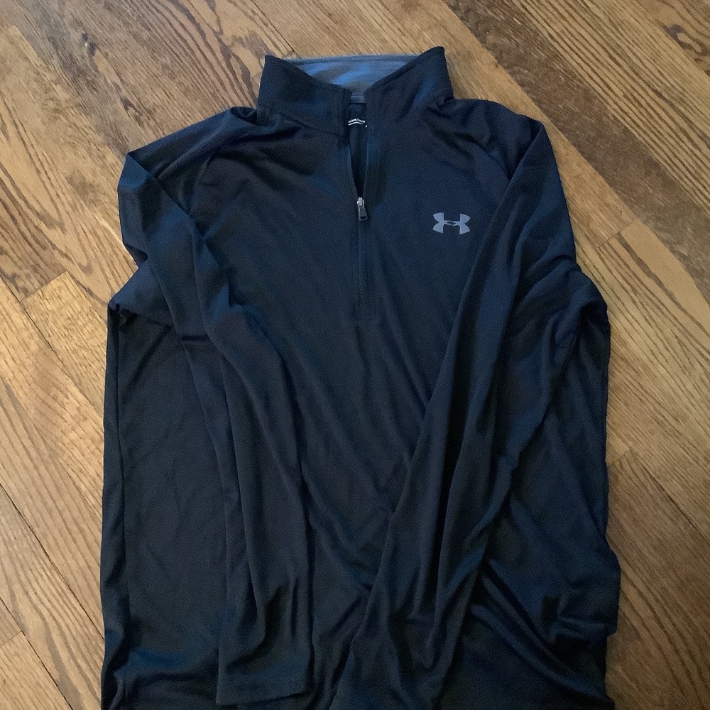 Men’s 3/4 zip Under Armour loose fitted heat gear pullover